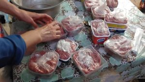 Заморозка в контейнерах мяса. Быстро компактно.