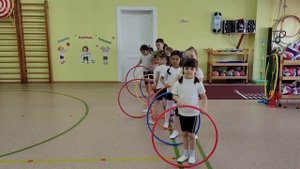 Физкультурное занятие в ДОУ с использованием обруча