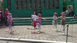 2010.05.09-День победы 03  танец (бабушки старушки)