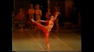 ВОЛОЧКОВА,С.ГИЛЛЕМ-БАЯДЕРКА ( СРАВНЕНИЕ)