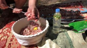 Жарим шашлыки на природе