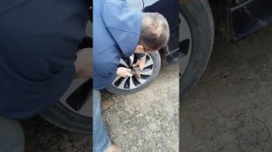 Как быстро снять секретку с колеса за 3 минуты