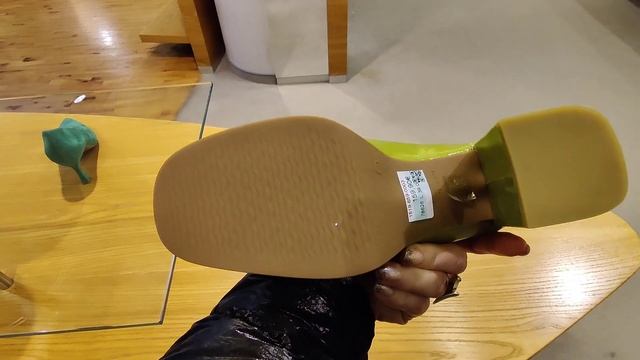 Обувь и бижутерия в Германии смотреть онлайн