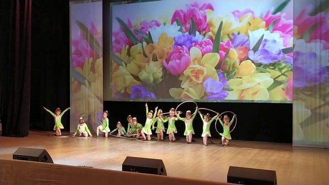 Весенний вальс. Обручи смотреть онлайн