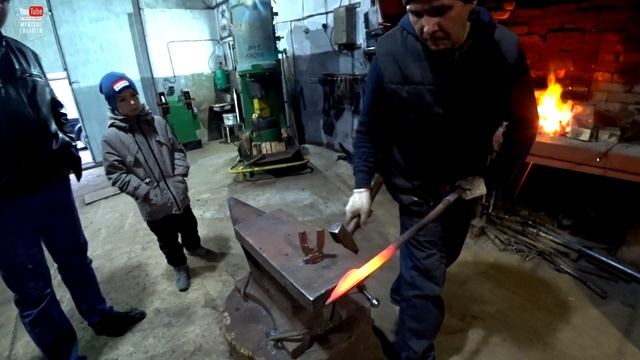 Готовимся к первому льду и зимней рыбалке 2020 / В гостях у кузнеца / ЧУДО пешня своими руками смотреть онлайн