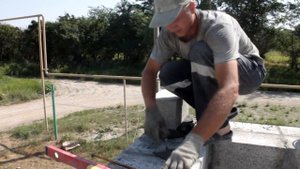 Выставляю углы своего дома . Керамзитобетонные блоки. Строю дом своими руками!!