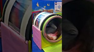Мальчик в стиральной машине