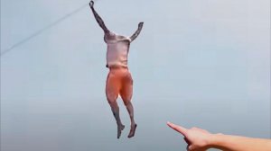 Воздушный змей унес в небо мужчину и он спрыгнул.mp4