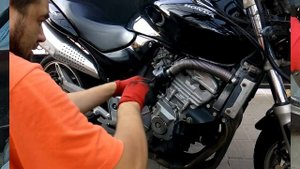 CB600F Натяжитель ГРМ Hornet .Механический, ручной.