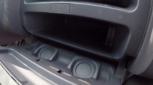 Снимаем крышку бардачка, большую. Как установить крышку бардачка Mercedes Vito