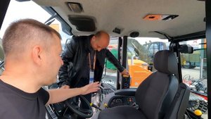Колесный экскаватор погрузчик из России - TLB935 который даст фору многим