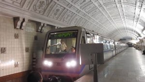 Парад поездов Московского метро на Кольцевой линии. 9 июля 2022 года.
