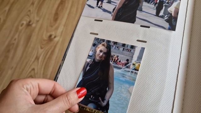 Мой день в Латвии. Прогулки с мамой, в поисках динозавров, ходим по лесу, смотрим как живут люди.