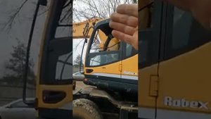 Разбилась форточка на экскаваторе. Как поменять ?