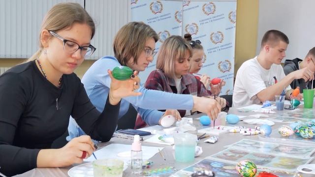 Роспись пасхальных яиц в Севастопольском филиале РЭУ смотреть онлайн