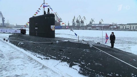 На новейшей подводной лодке "Можайск" поднят Андреевский флаг