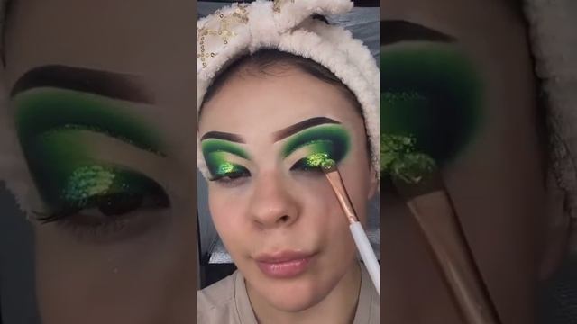 Green Golden Eye Makeup Step By Step Eyeshadow Tutorial , зеленый макияж глаз