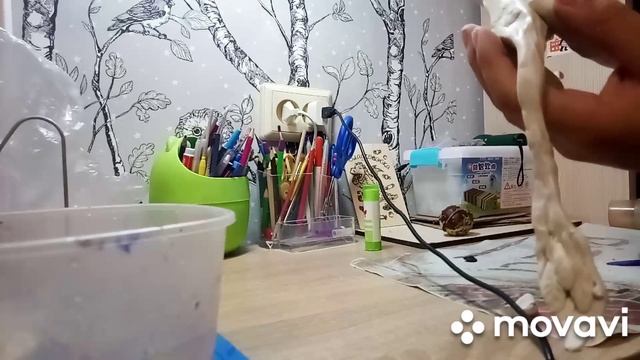 Велоцираптор в перьях из пластилина?
