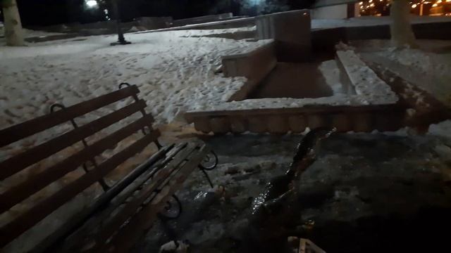 Памятник "Лиса" в Саранске. Символ Саранска и Республики Мордовия рядом с лавкой на берегу Саранки смотреть онлайн