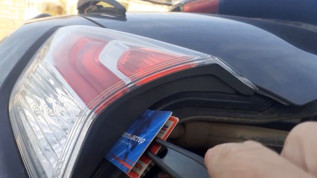 Быстрый и аккуратный способ снять фару на Х Трейл Т32 смотреть онлайн