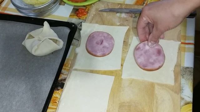 Вкусные слойки с  ветчиной и ананасом!