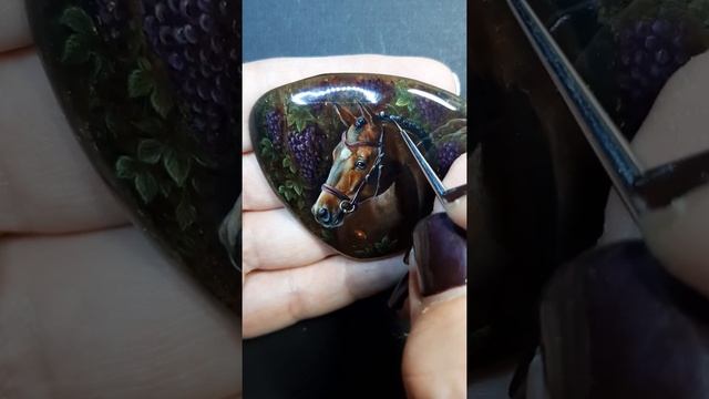 Рисую лошадь на блестящем камне. Ювелирная вставка смотреть онлайн