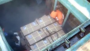 Перегруз рыбопродукции в открытом море