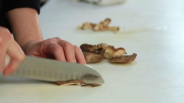 How to Cook Shiitake Mushrooms : Comfort Food смотреть онлайн