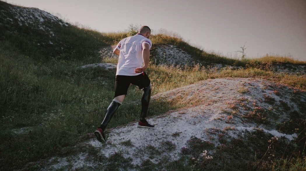 ). фк айнтрахт франкфурт. верим в настоящее видеоролики. протестующие во франции залили жидким навозом муниципалитет в париже. верим в настоящее видеоролики.