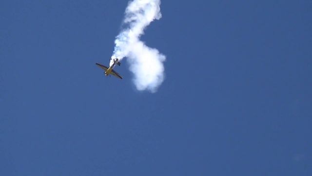 Unbelievably Aerobatic RC AIRPLANE Gernot Bruckmann EXTRA 330SC смотреть онлайн