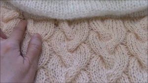 Женский свитер спицами с большим воротом.