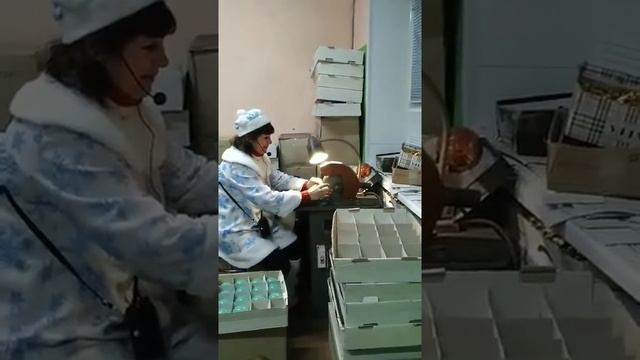 На заводе новогодних игрушек. смотреть онлайн