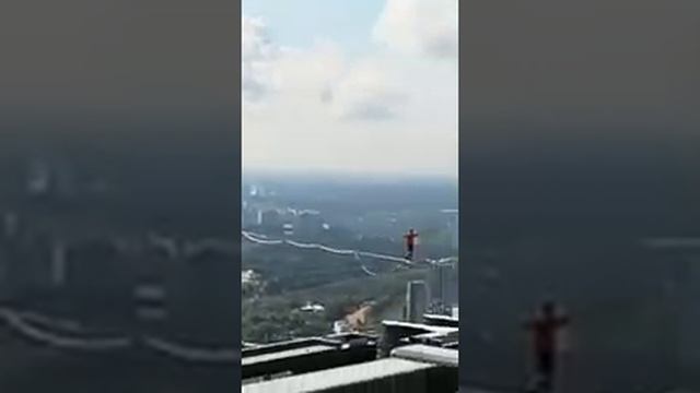 Канатоходцы над Москва Сити