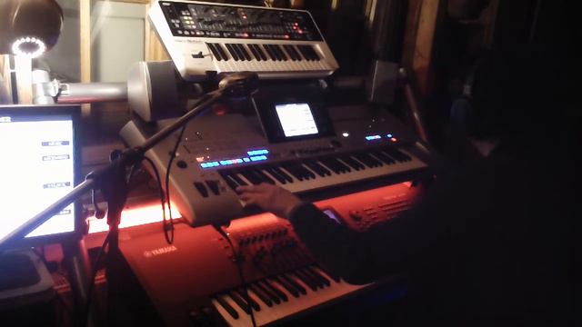 lady in black Tyros 4 Motif XF Roland Gaia SH-01 смотреть онлайн