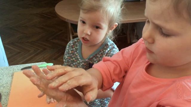 Крошки Поварешки Варим суп с Фрикадельками kids are cooking cooking dinner