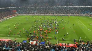 Массовая драка на матче по футболу в Турции закончилась серьезным расследованием