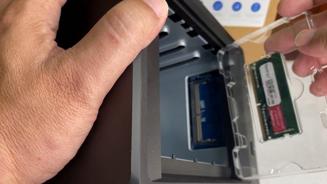 How to install Additional RAM in DS920+ смотреть онлайн