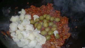 Цветная капуста, тушеная с фаршем