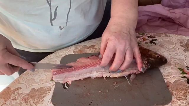 КАК СНЯТЬ КОЖУ С ЛЮБОЙ РЫБЫ!!/ПОДГОТОВКА К ФАРШИРОВАНИЮ! смотреть онлайн