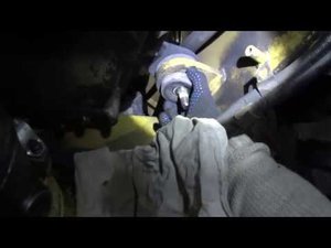 Экскаватор погрузчик!!!Устранение сильной вибрации.(замена подушек на опорах ДВС)