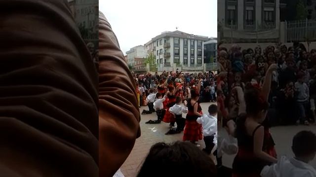 Иду на праздник в Турции с подружкой танцую. смотреть онлайн