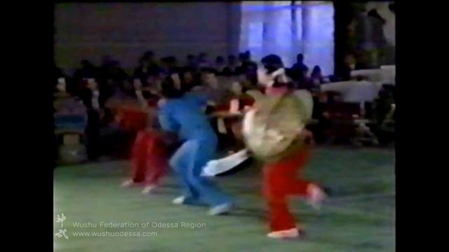 Три девушки с оружием  Старая школа ушу таолу дуйлянь