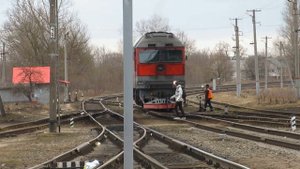 Отцепка ТЭМ2-5016, прицепка ТЭП70-0123; ТЭМ2-7617 со сборным грузовым
