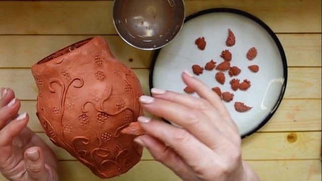 Экономим дорогую массу для лепки. Ваза из банки своими руками [diy]
