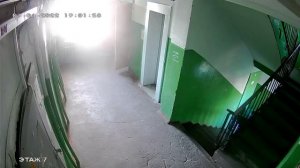 мужик срет в лифте смотреть без звука город Уфа Левитана 71