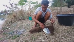 Дети ловят рыбу с дедом. Рыбалка в Таиланде. Жизнь в Таиланде