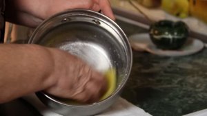 Как отмыть кастрюлю из нержавейки от пригара