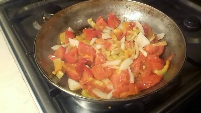 яичница ШАКШУКА  на завтрак . простой и вкусный рецепт для хорошего настроения.