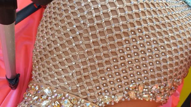 Декор бального платья стразами смотреть онлайн