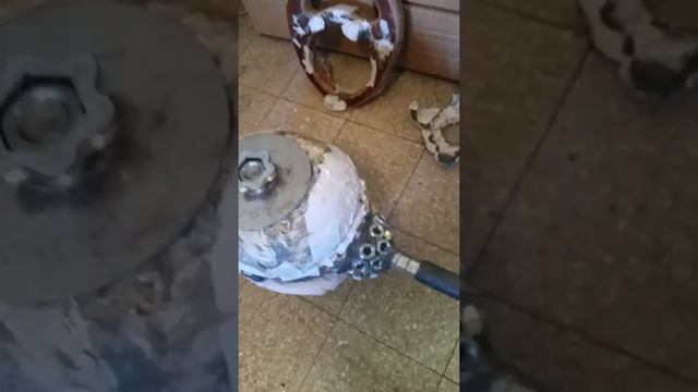 "Одноручно-двуручная" гантель на основе изобретения по а.с. СССР 1674876(3) смотреть онлайн